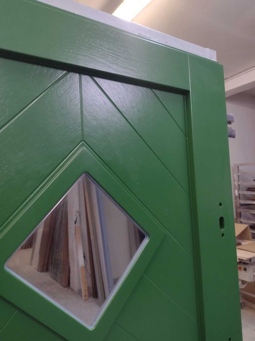 Drzwi zewnętrzne drewniane