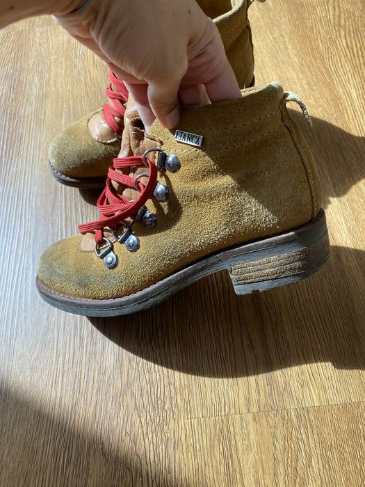 Botas em camurça tamanho 35