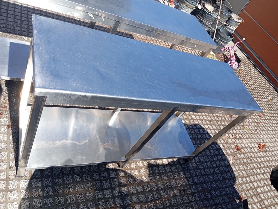 Escaparates e bancas de fruta ou legumes em inox