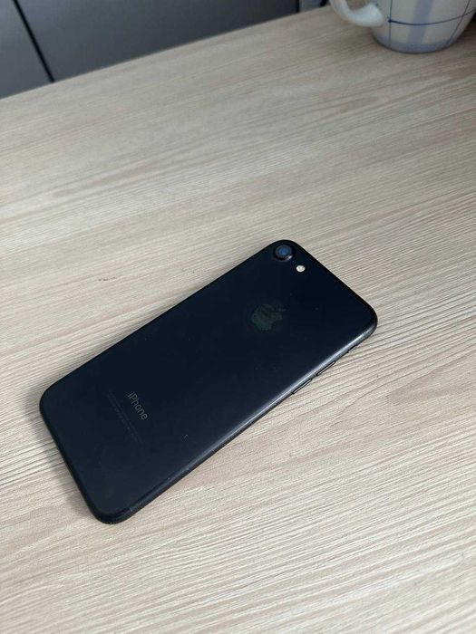 Продаю iPhone 7 на 128 GB в ГАРНОМУ СТАНІ