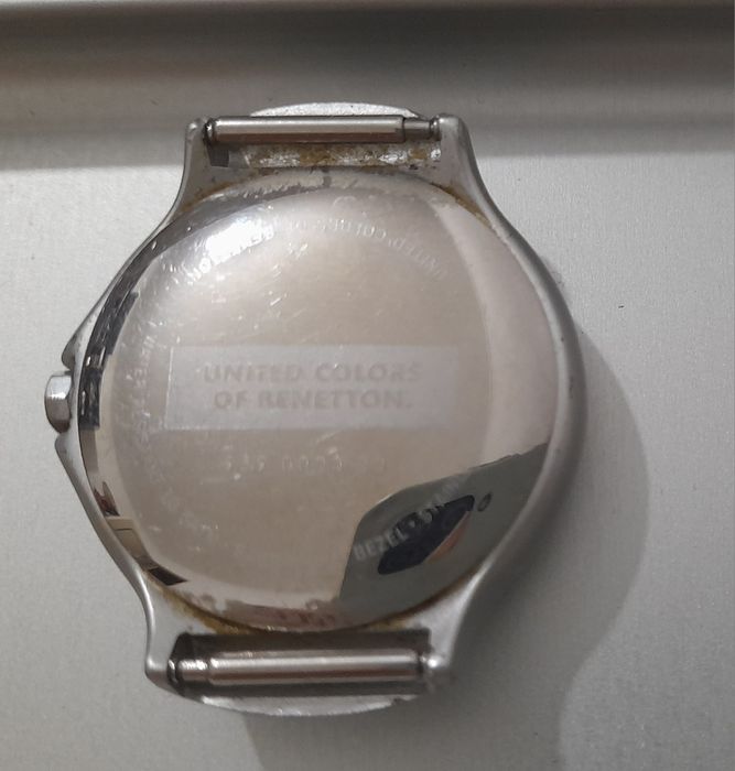 Relógio  prateado Benetton: década  90