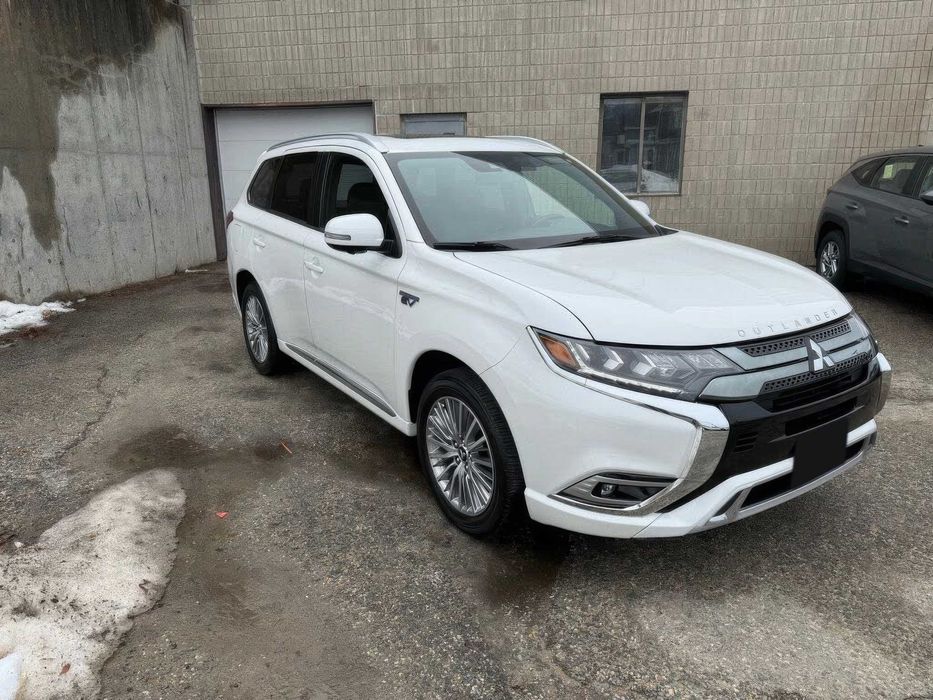 Mitsubishi Outlander PHEV      2020