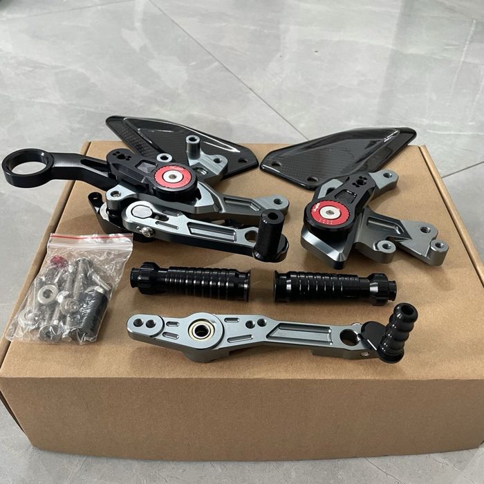 Sportowy regulowany podnóżek do motocykla BMW S1000RR 15-2018r
