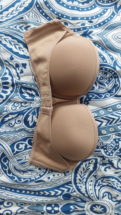 Beżowy stanik potrzymający