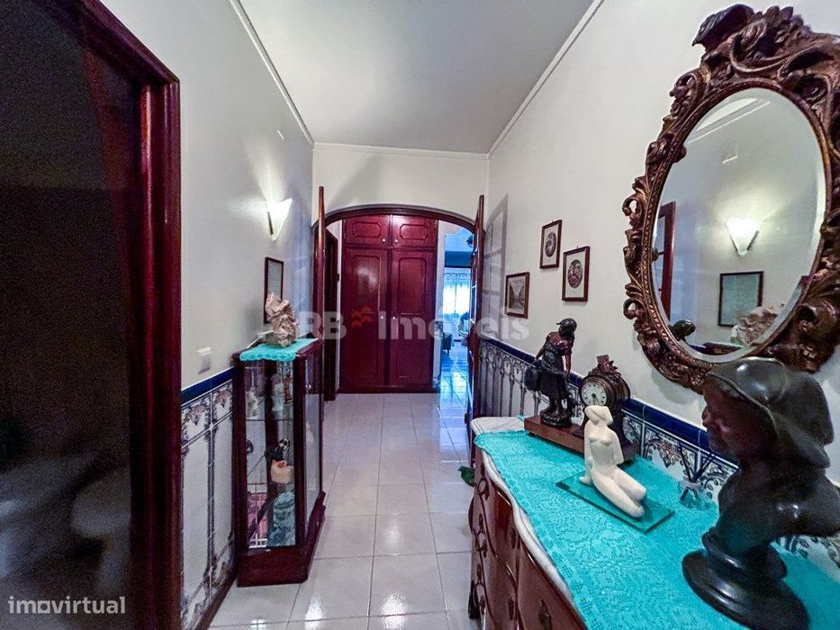 Apartamento T3 c/ arrecadação no sótão e acesso 2 elevadores - Cent...