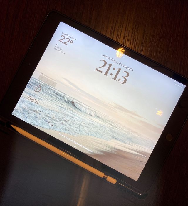 iPad 8ª geração 32gb + Apple Pencil 1ª geração