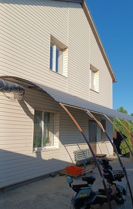 Продам 2х.этажный дом в Коротыче