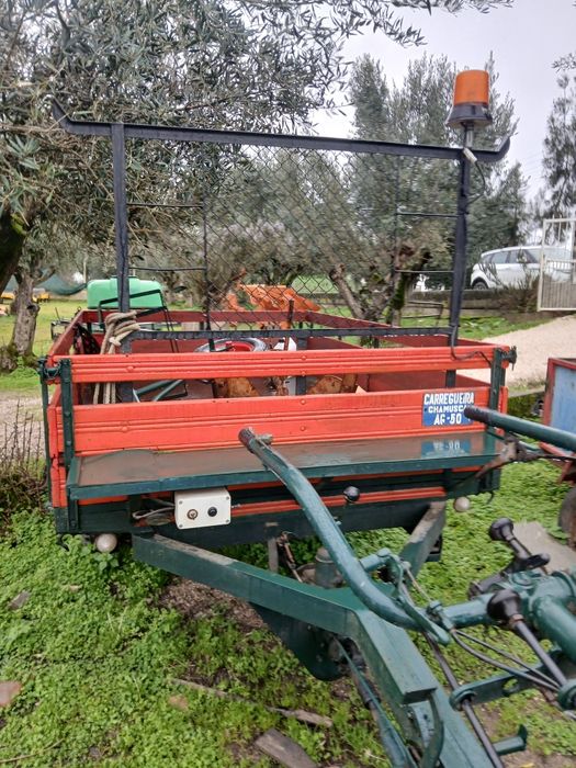 Vendo ou troco trator de varais 4x4