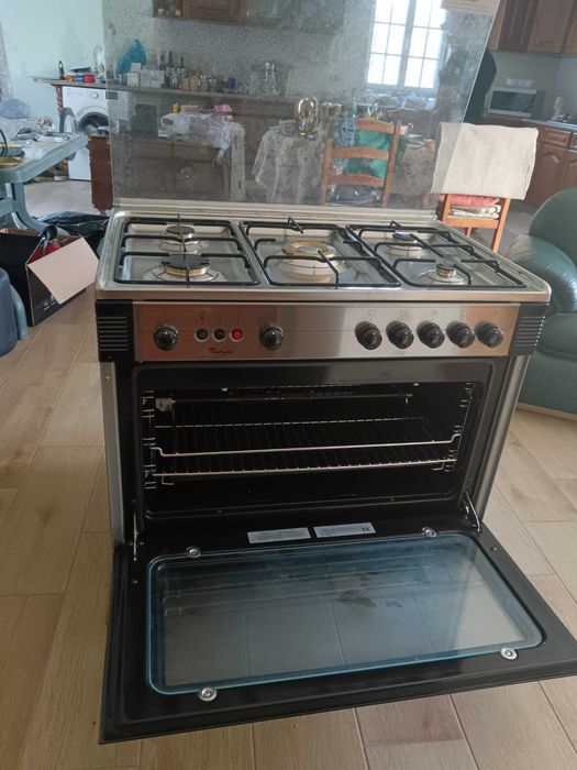 Fogão 5 Bicos com Forno a Gás (Completamente NOVO – Nunca Usado)
