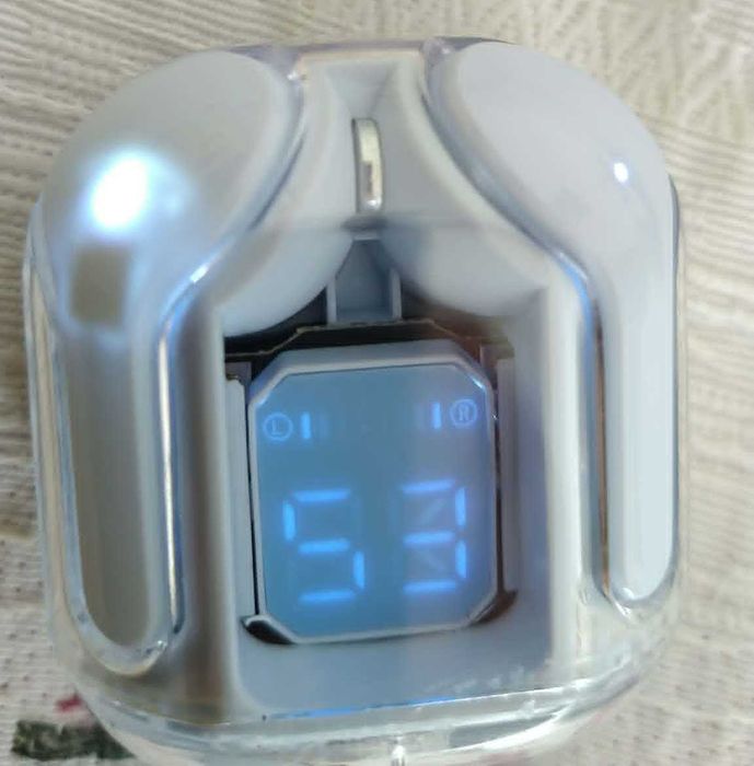 Phones bluetooth sem fios com visor digital.