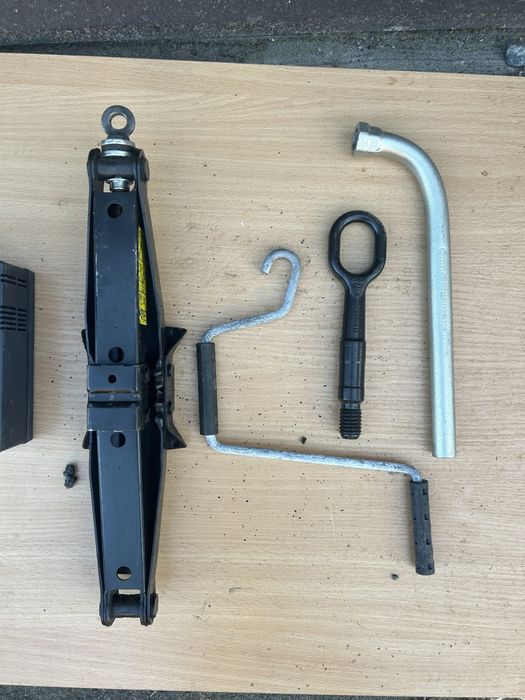 Домкрат VW Passat B7 B8 Golf 6 7 8 Touran Caddy Skoda A5 A7 Rapid