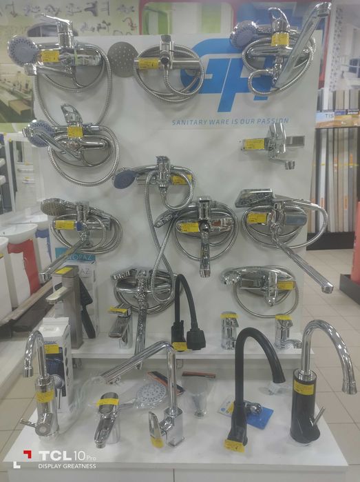 Змішувачі для  кухні та ванної кімнати