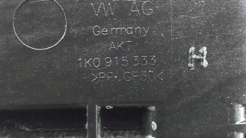 Base / caixa da bateria VOLKSWAGEN Golf VI (5K1)