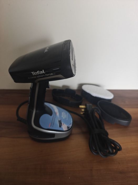 ręczna parownica do ubrań (steamer) Tefal Access Steam Force model DT8270