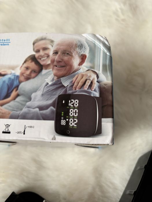 Nowy elektroniczny ciśnieniomierz nadgarstkowy na USB