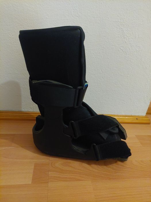 But ortopedyczny, orteza typu Walker.