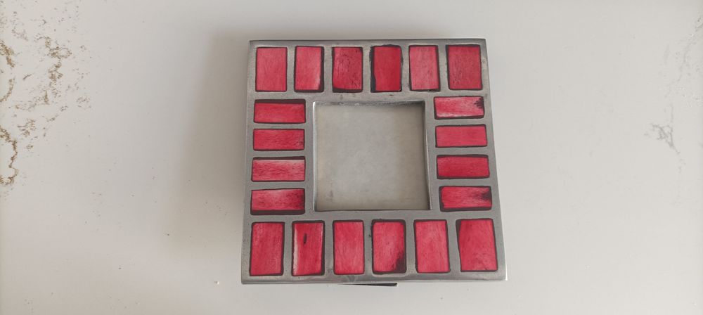 Metal and Bone Frame64575297530113123