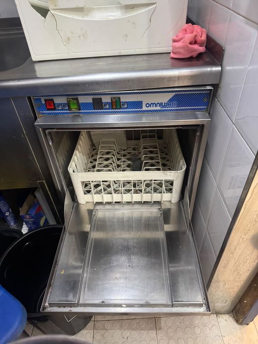 Máquina de Lavar Copos entre outros Industrial Omniwash – Em Bom Estado