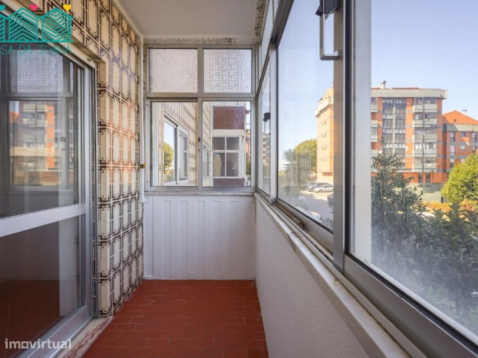 Apartamento T3 com Garagem Fechada em Esgueira