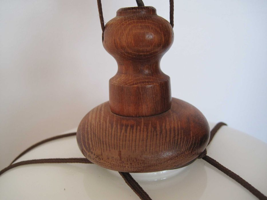 Lampa wisząca ze szklanym kloszem