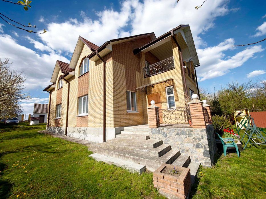 Продам капітальний цегляний Будинок біля озера 205м2