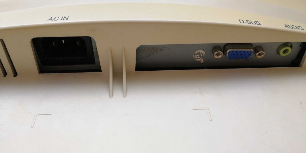 Монитор 19" Fujitsu Siemens L9ZA