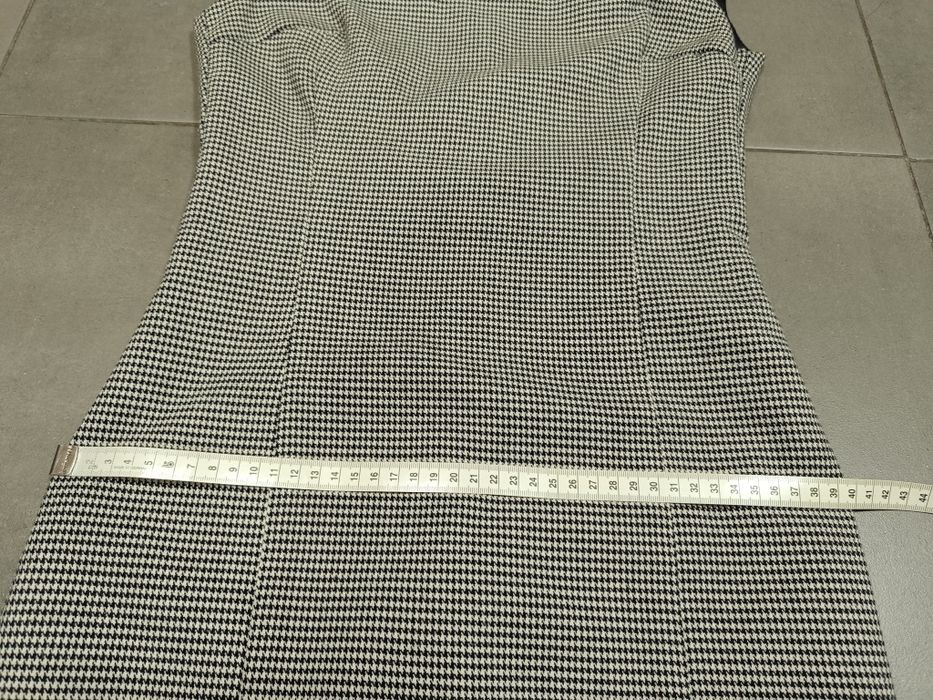 Sukienka w pepitkę Zara Basic