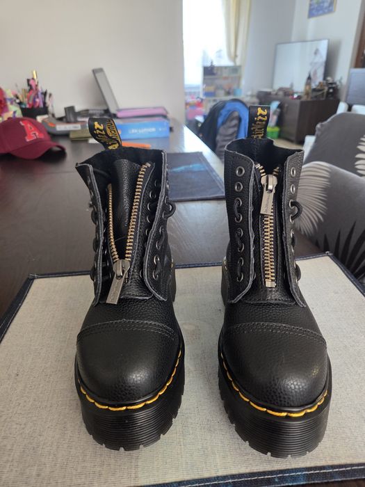Buty, kultowe glany Dr. Martens Sinclair