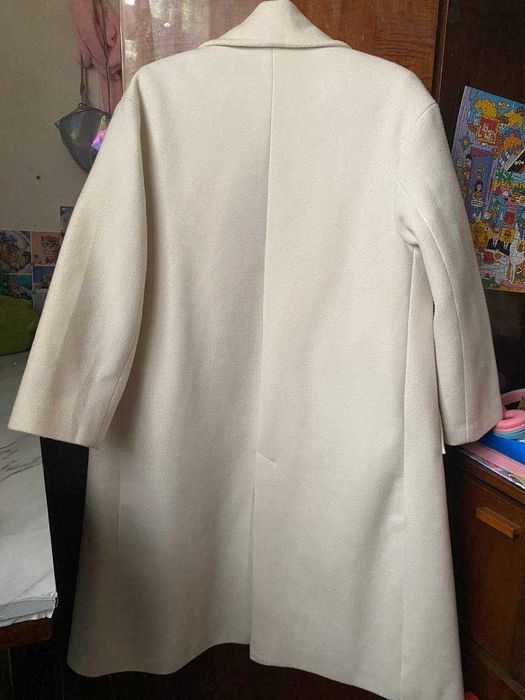 Пальто Bershka молочного цвета