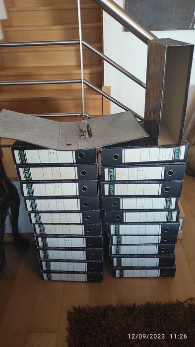 Dossiês com capa de qualidade superior em perfeito estado