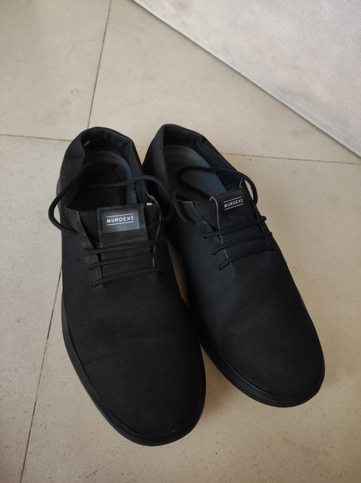 Sapatos pretos Muroexe