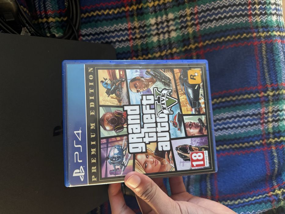Ps4 slim-500gb usabo em bom estado + comando e jogo