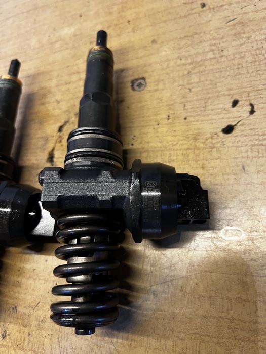 Pompowtryskiwacz vw t5 touareg 2.5Tdi 5.0Tdi axd bnz