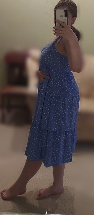 Блакитна сукня в горошок