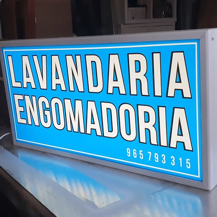 Reclamos Luminosos, Placas, Caixas de Luz, Decoração de Espaços