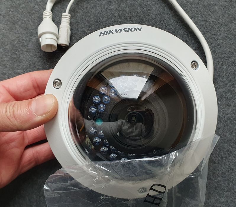 Hikvision 4MP com Zoom