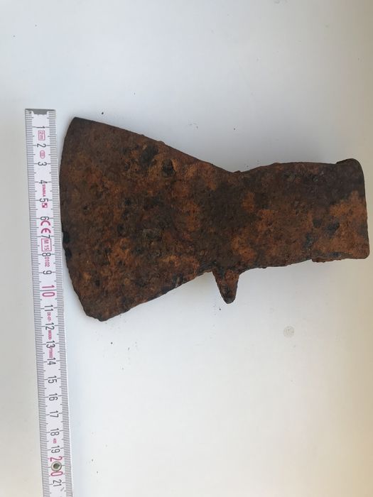 Сокира старовинна. Топор