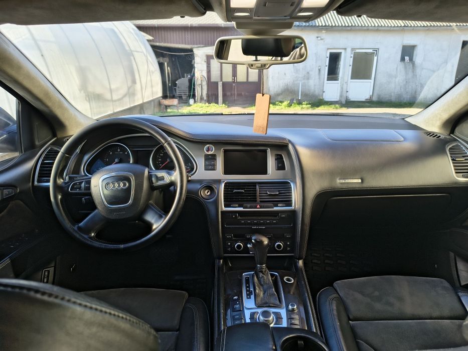 Audi Q7 4.2 tdi. 6 osobowe.