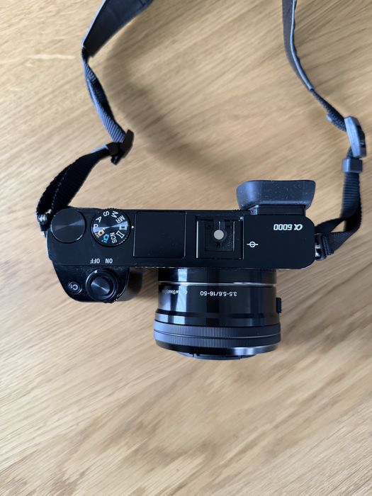 Sony Alpha 6000, obiektywy 12mm, 16-50 mm, 35 mm+Dodatki