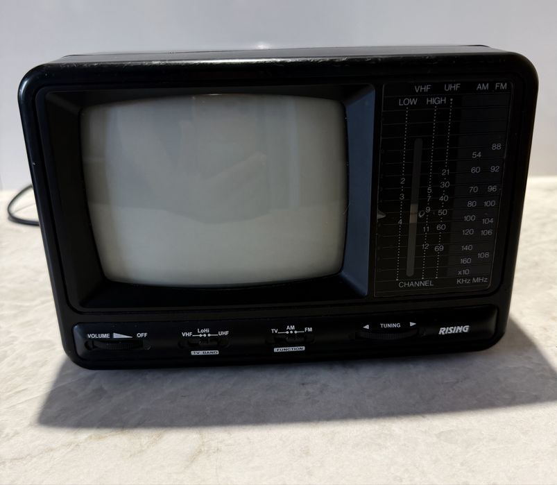 Stary retro telewizor z radiem RISING RS-786TV 5.5" -Niesprawny