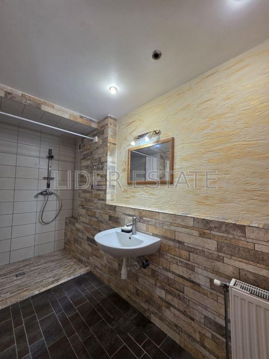 Продаж будинку 5 кімн в Ужгороді, 390 м², 8.5 сот.