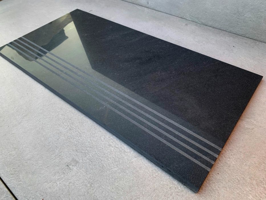 Czarne Plytki Na Schody 30x60 Wysoki Polysk Piotrkow Trybunalski Olx Pl