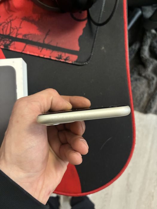 Iphone 11 com ecra partido mas totalmente funcional