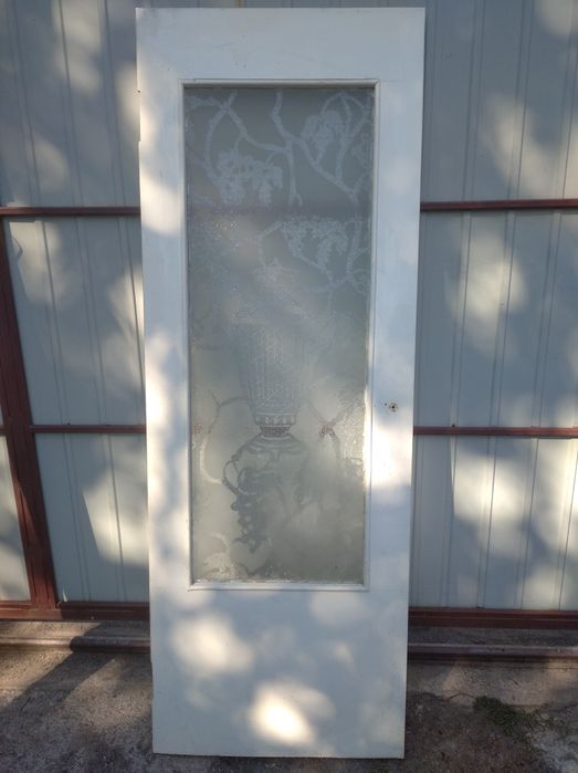 Двери  на кухню со стеклом б/у