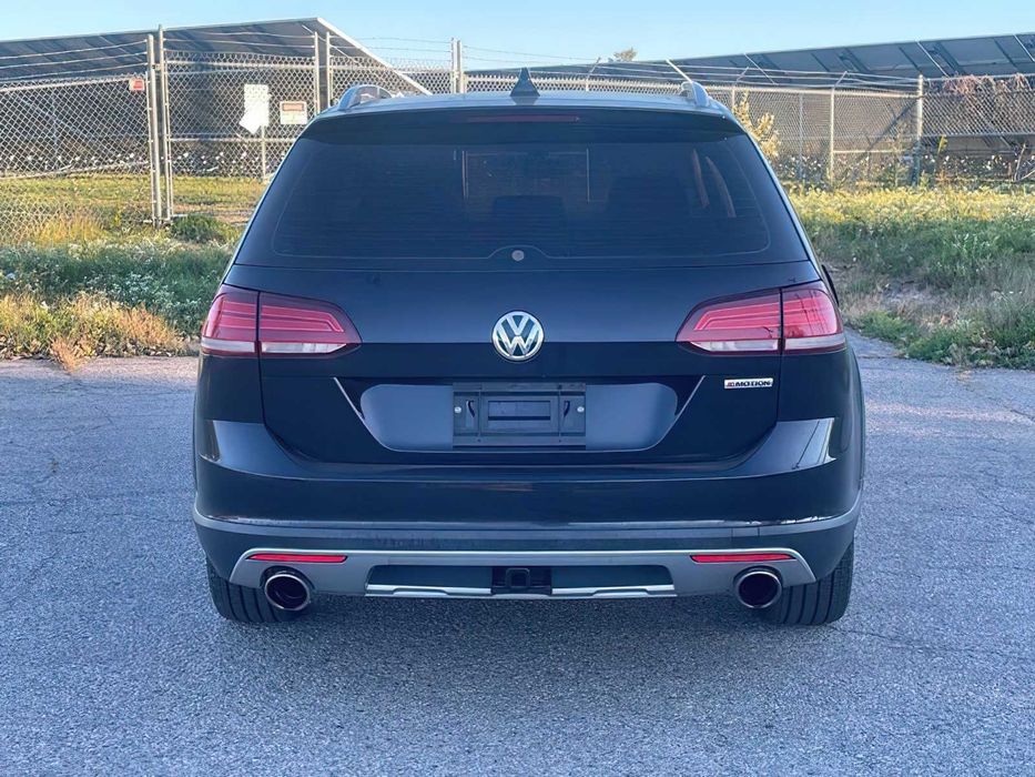 Volkswagen Golf      2019