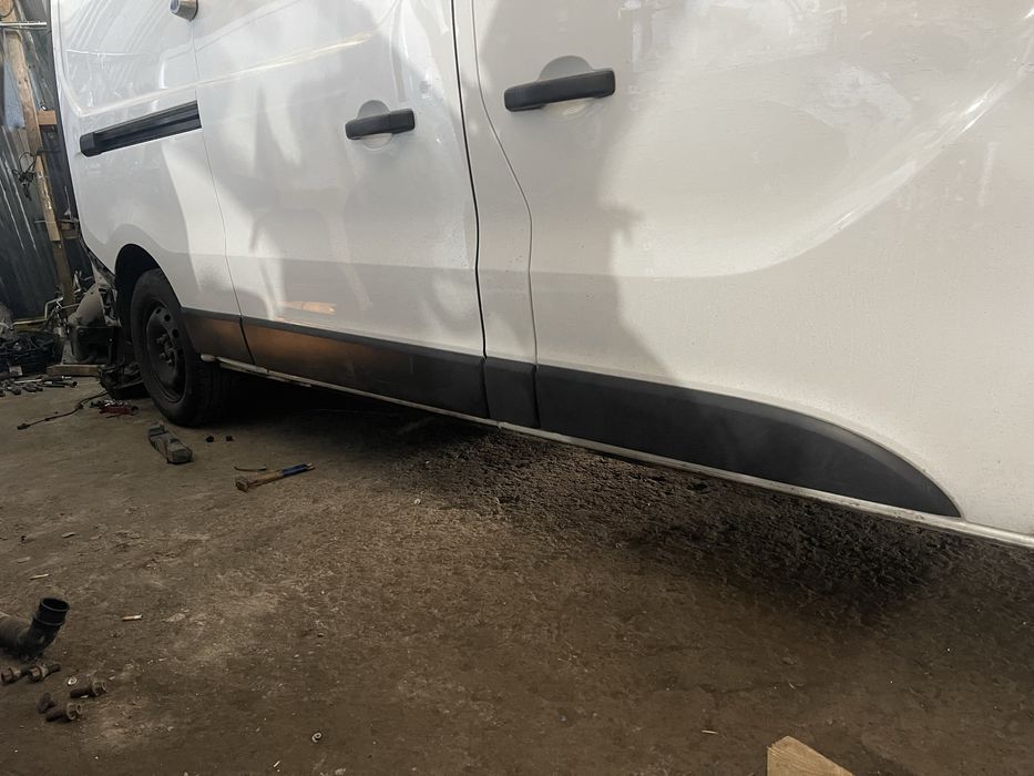 Молдинг Ліства Молдінги Renault Trafic 3 Opel Vivaro 2014-2024