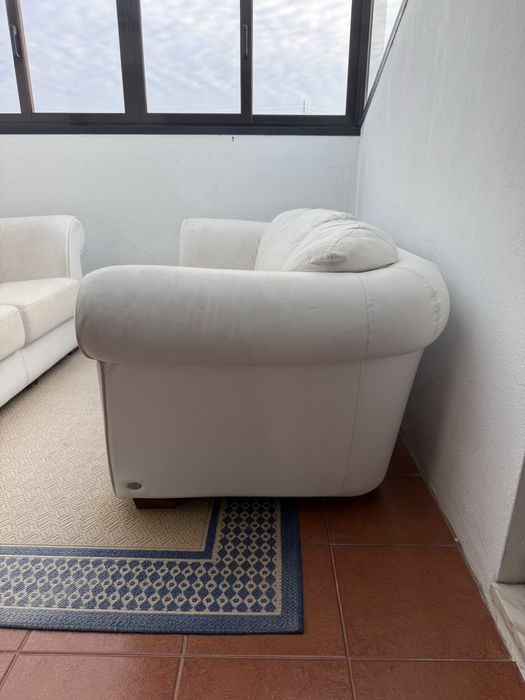 2 sofás de 2 lugaress