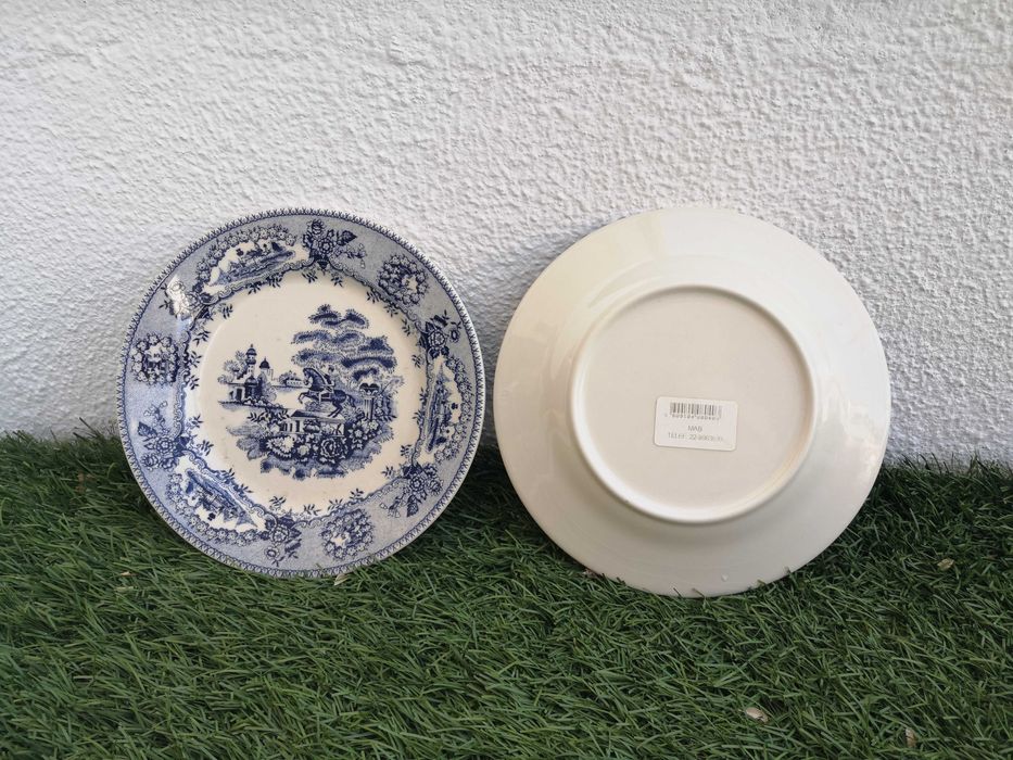 Blue-toned dinnerware set443823685800437761