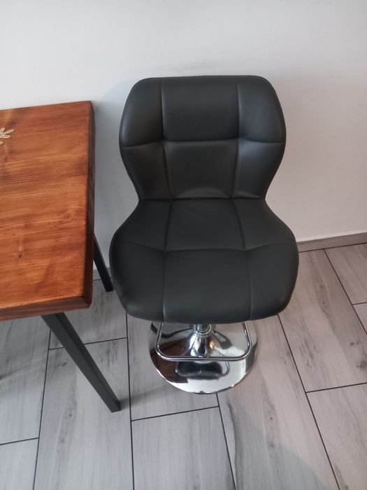 Hoker krzesła dwie sztuki