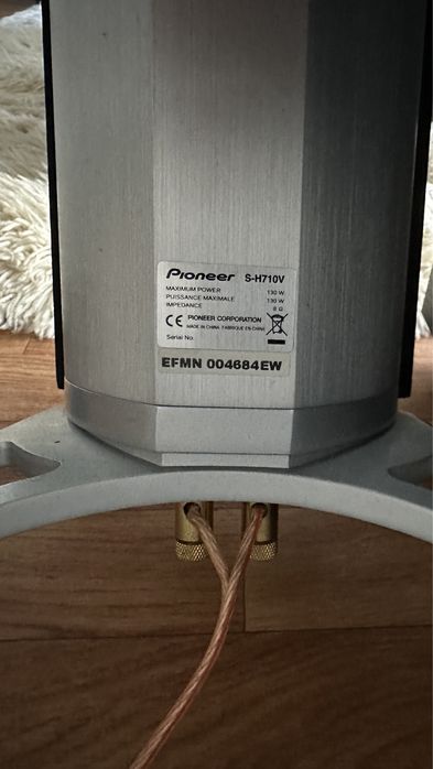 Colunas Pioneer 130w (design)